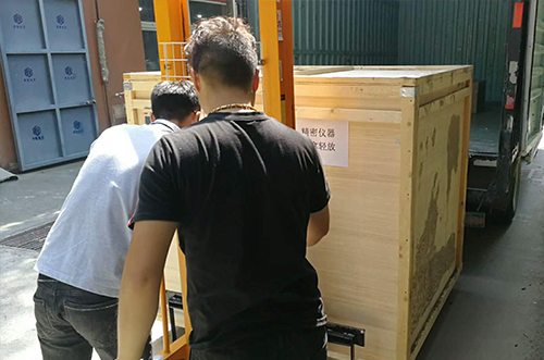 山東客戶SMT設(shè)備專車送貨，貨到上門安裝調(diào)試