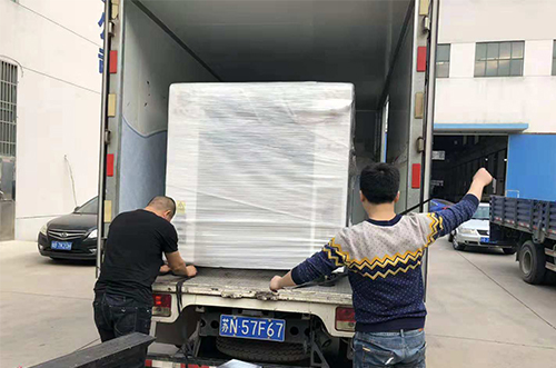蘇州客戶SMT設(shè)備專車送貨，貨到上門安裝調(diào)試