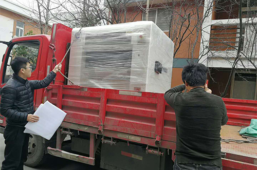 臺(tái)州客戶SMT設(shè)備專車(chē)送貨，貨到上門(mén)安裝調(diào)試