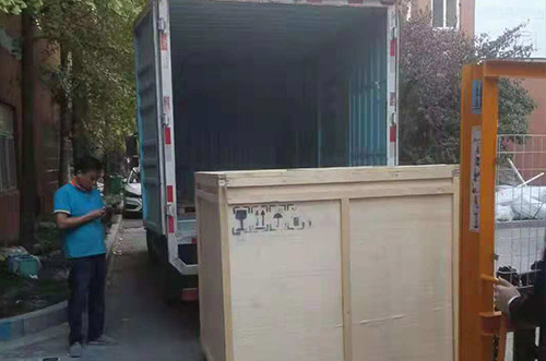 河南周口客戶SMT設(shè)備專車送貨，貨到上門安裝調(diào)